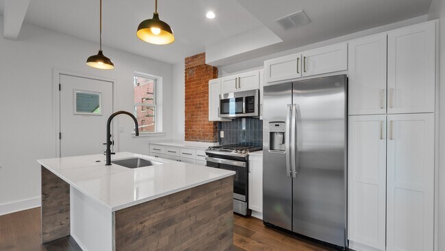 Building Photo - 632 Prentis St