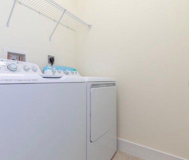 Building Photo - 15861 NW 90th Ct