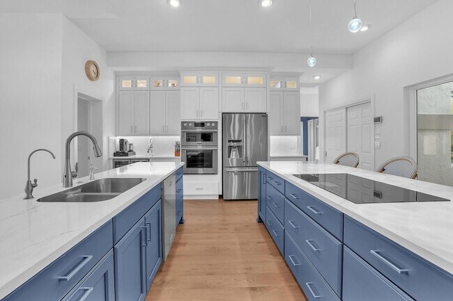 Building Photo - 8951 SE Marina Bay Dr