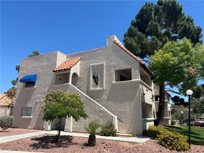 Building Photo - 101 Luna Way