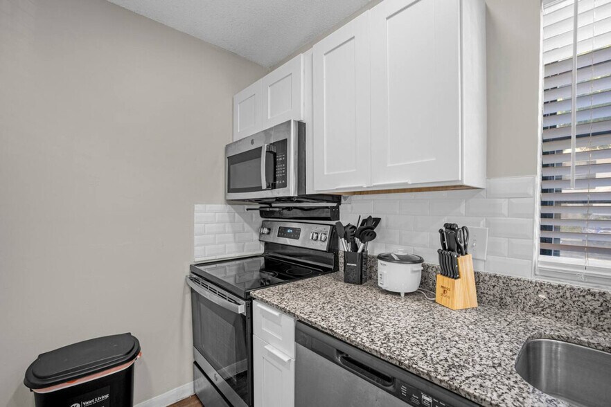 Building Photo - 13803 Heritage Club Dr