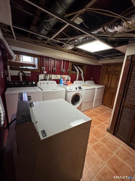 Building Photo - 162 Fox St