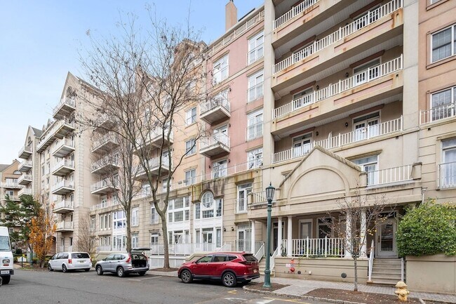 Building Photo - 208 Shearwater Ct W