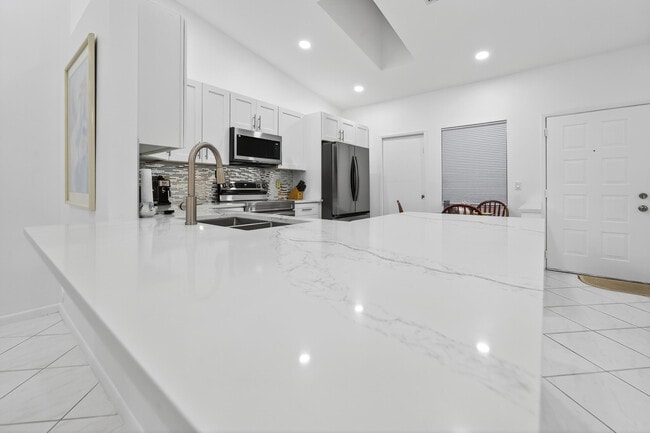 Building Photo - 6147 Waldwick Cir