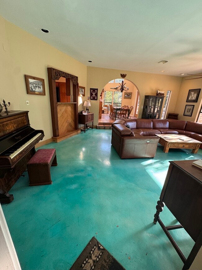 Building Photo - 312 Grande St