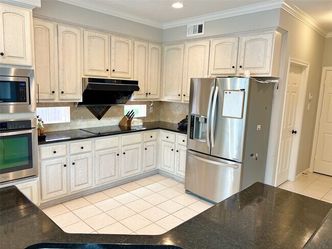 Building Photo - 4007 N Beechwood Ct