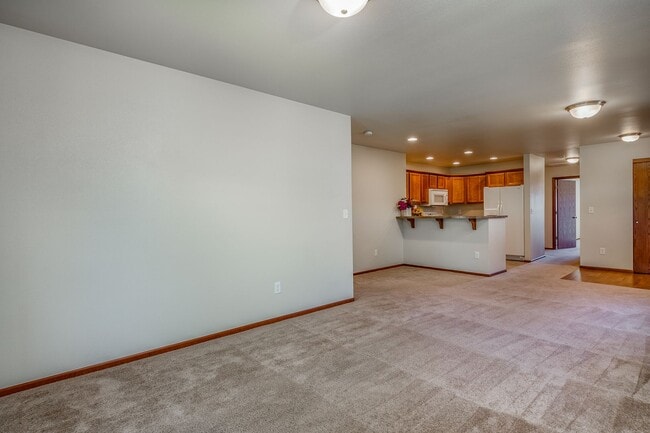 Building Photo - 2 Bed 2 Bath Home - 55+ Community Only