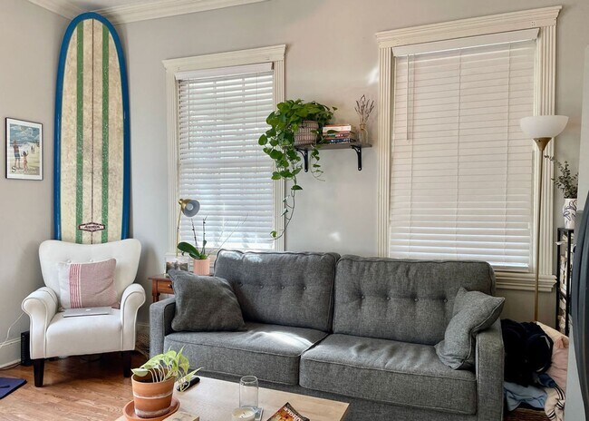 Building Photo - Available 7/20. Great 1BR/1BA Available in Downtown Charleston!