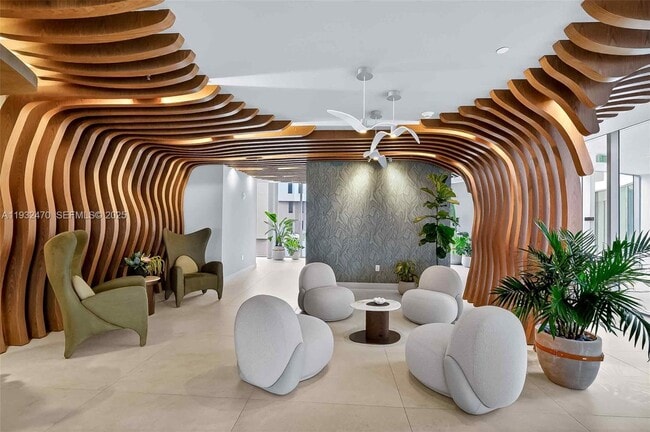 Building Photo - 700 NE 24th St