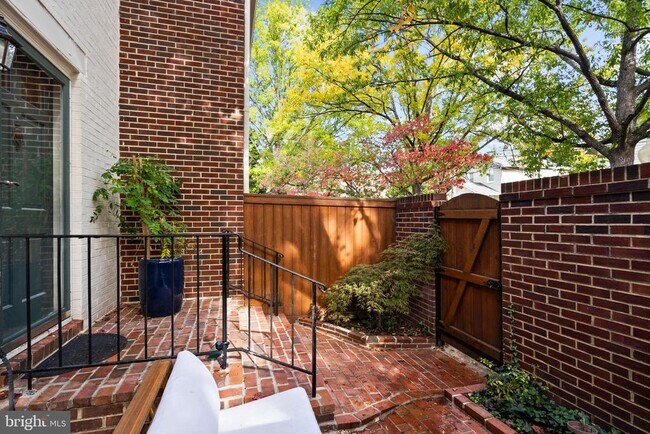 Building Photo - 1944 N Cleveland St