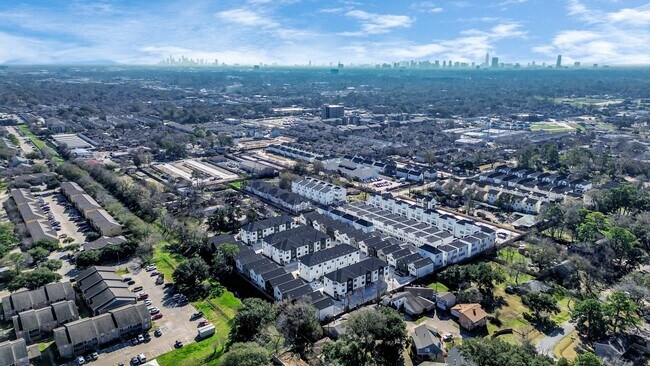 Building Photo - 9029 Laverne Oak Ln