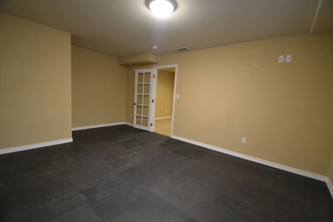 Building Photo - Beautiful 4 Bedroom Home Available Now!