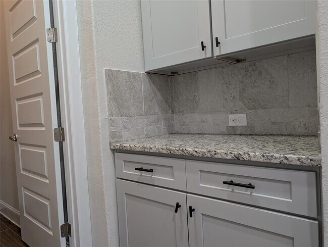 Building Photo - 3112 Bouchette Cove