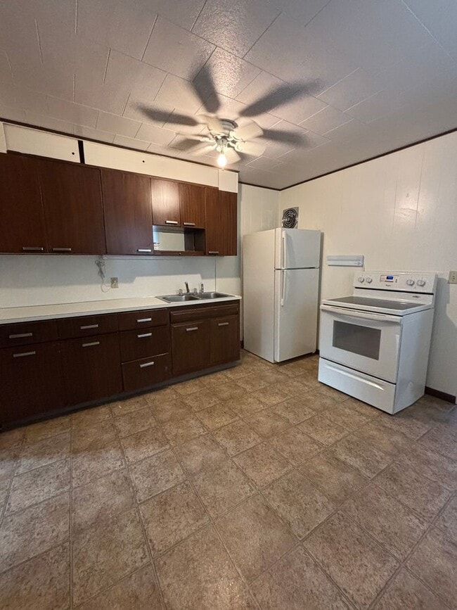 Building Photo - 2 Bedroom Home