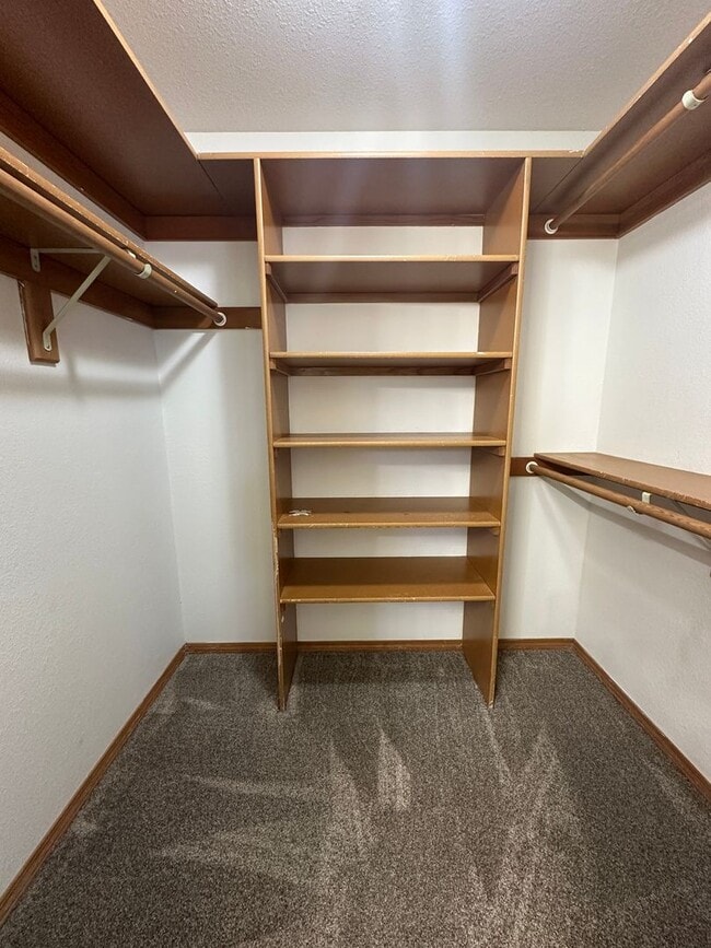 Building Photo - Well-Maintained Three Bedroom Home in West Salem