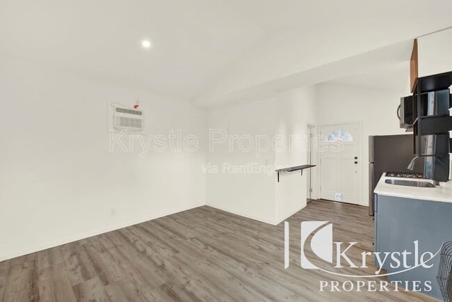 Building Photo - 215 Central Ave