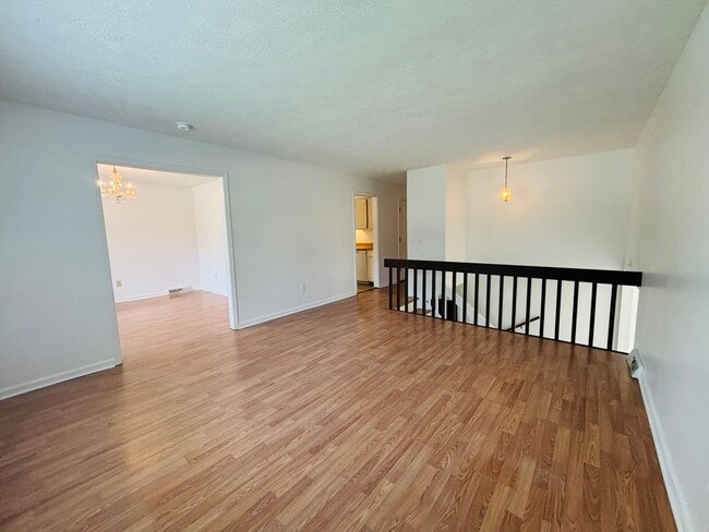 Building Photo - 306 Woodbine Dr