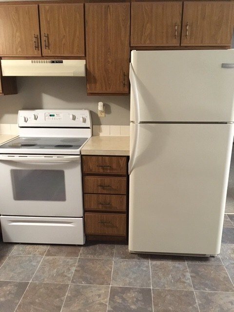 Building Photo - 310 Green Meadow Dr