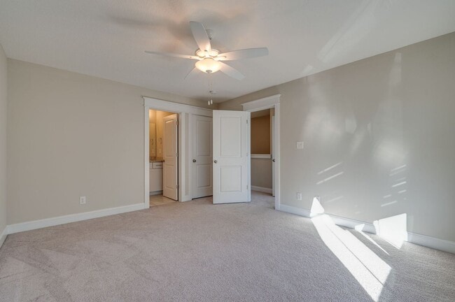 Building Photo - 3BD/3.5BA Immaculate Condo at the Oceanfront!