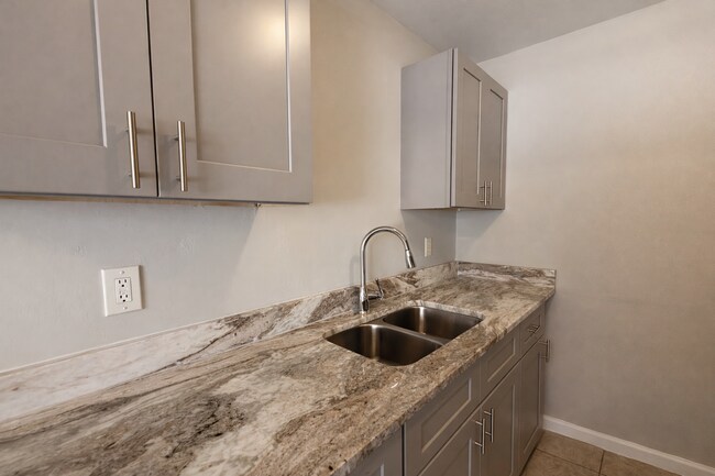 Building Photo - 2068 Franklin St