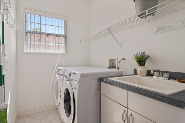 Building Photo - 67 Kashmir Trail