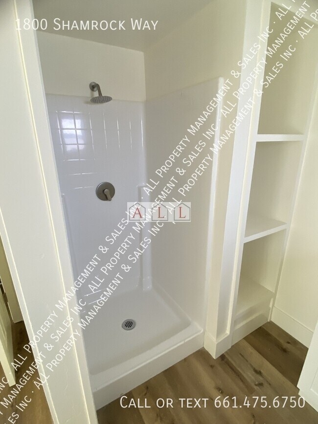 Building Photo - 1800 Shamrock Wy