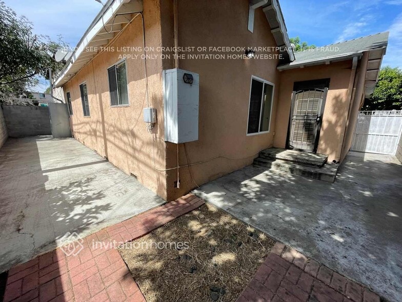 Building Photo - 260 E Plenty St