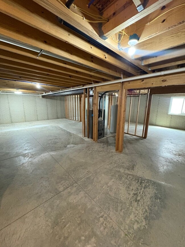 Building Photo - 701 Stephanie Ct