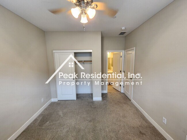 Building Photo - 3089 Octave Ave