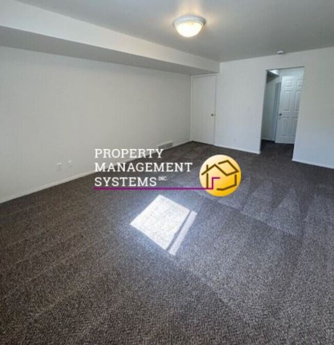 Building Photo - 2 Bedroom Sugarhouse Apartment