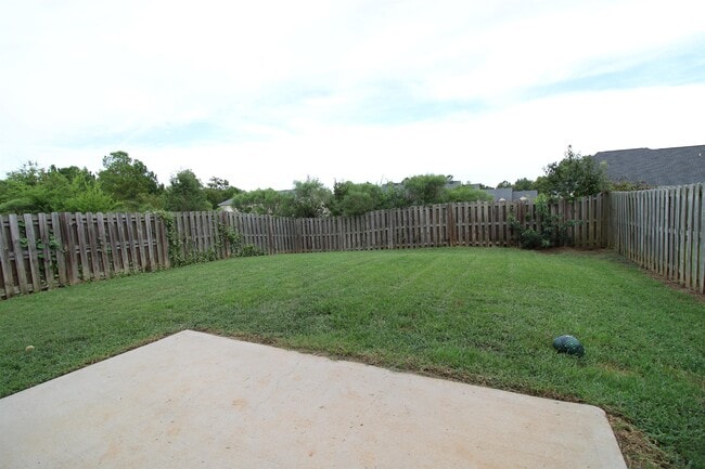 Building Photo - 650 Dunrobin Ln