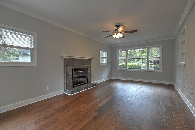 Building Photo - 2708 Schumway Dr