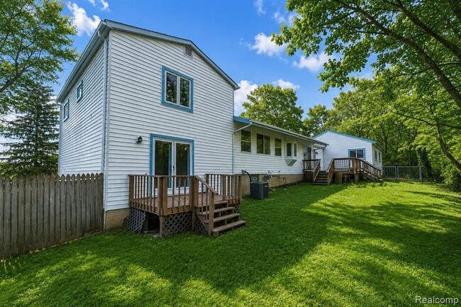 Building Photo - 8165 Leonard Dr