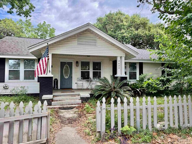 Building Photo - 2624 W De Soto St