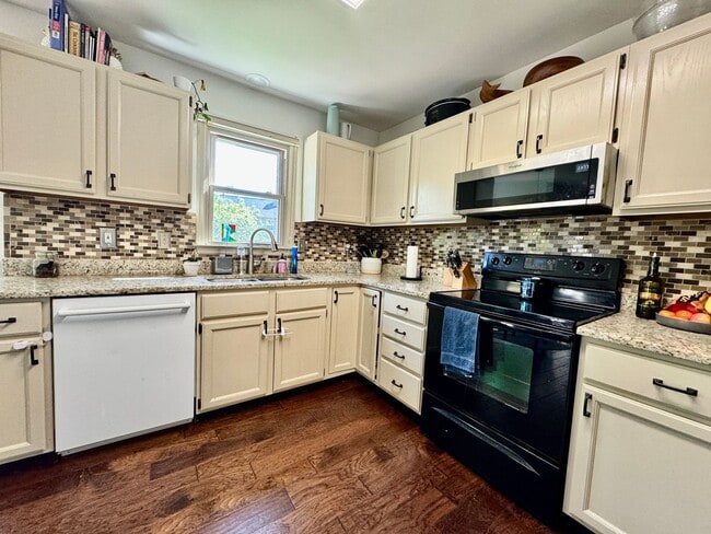 Building Photo - 4 Bedrooms with Finished Basement and Bonu...