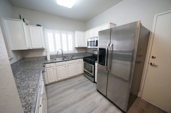 Building Photo - 5250 S Rainbow Blvd