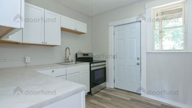 Building Photo - 11 Pleasant St