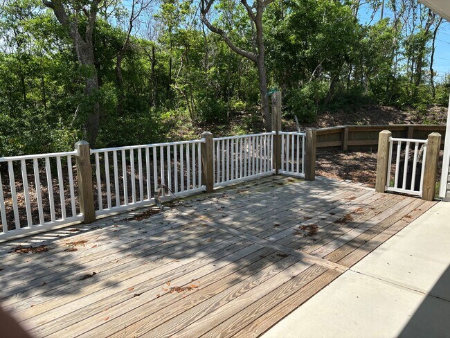 Building Photo - New home in Pine Knoll Shores
