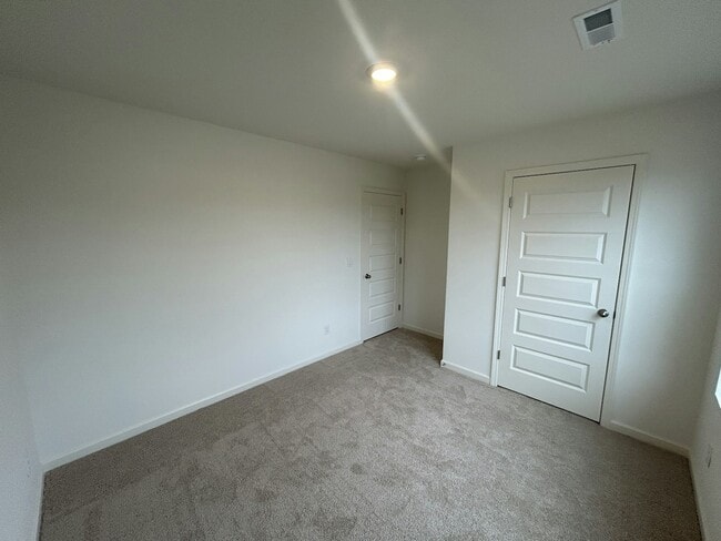 Building Photo - 309 Oakmont Cir