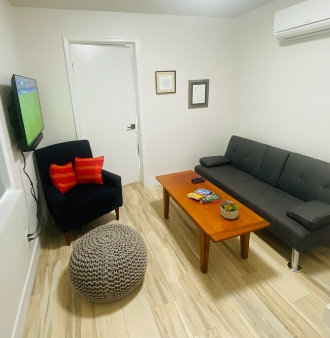 Building Photo - 805 Highland Ave