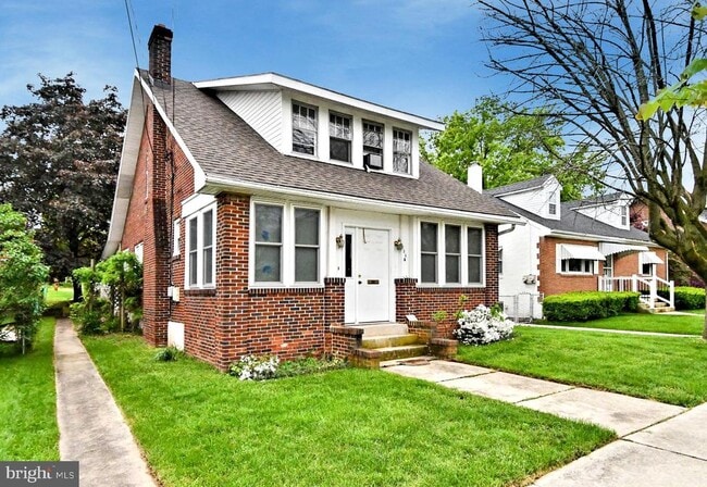 Building Photo - 254 Morris St