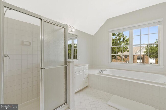 Building Photo - 10857 Hunter Gate Way