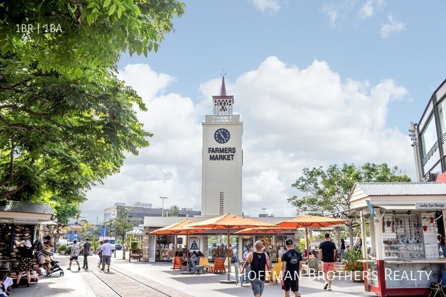 Building Photo - 1240 S Bronson Ave