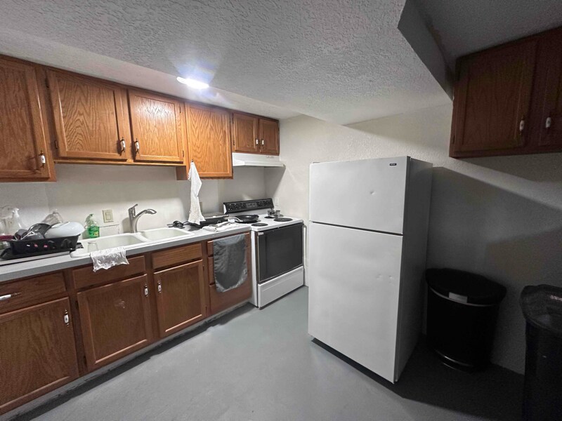 Building Photo - 3100 SE 122nd Ave