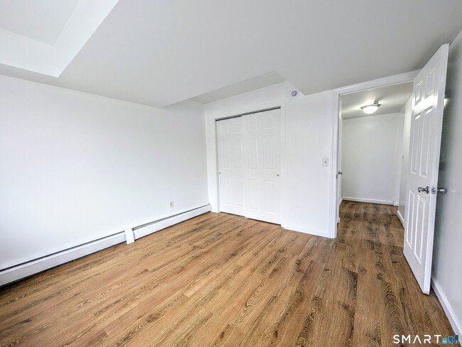 Building Photo - 95 Fairview Dr