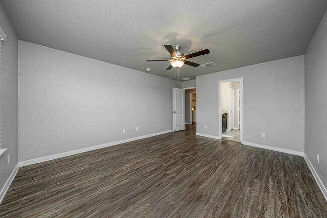 Building Photo - 602 Hollyhock Dr