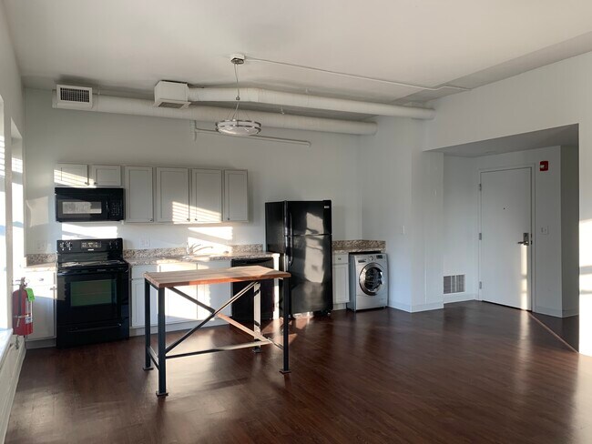 Building Photo - 3000 Bridge Ave