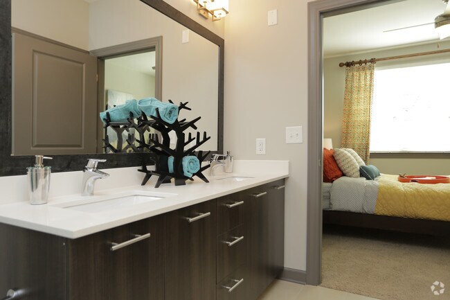bathroom_1BR, 1BA - 818 SF - Camden Buckhead Square