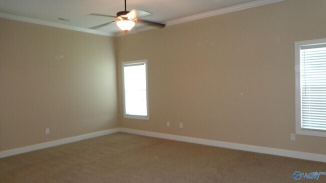 Building Photo - 2444 Bell Manor Dr SW