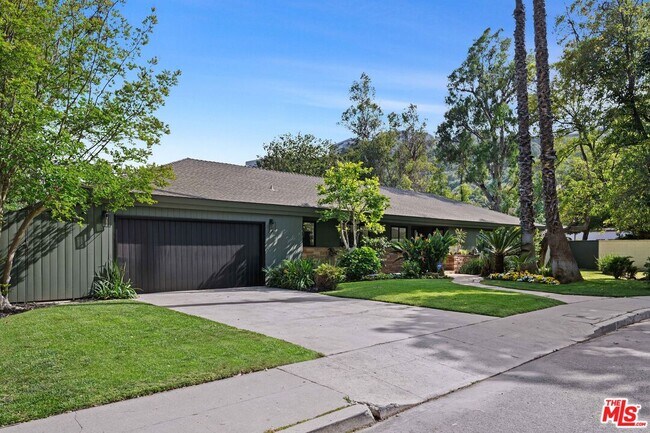 Building Photo - 1027 Acanto Pl